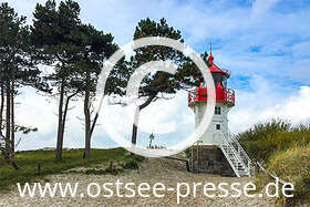 Der „kleine Bruder“ des Leuchtturm auf  dem Dornbusch steht am südlichen Abschnitt der Ostseeinsel Hiddensee: das Leuchtfeuer Gellen.