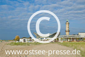 Ostsee Pressebild: Leuchtturm und Teepott