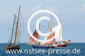 Gäste genießen die Ausfahrten im Rahmen der Hanse Sail in Rostock
