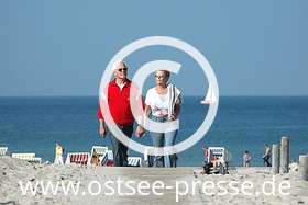 Ostsee Pressebild: Strandspaziergang im Herbst