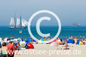 Vom Strand aus haben Sie einen tollen Blick auf die Windjammer.
(mehr zu maritimen Highlights an der Ostsee auf www.ostsee.de/veranstaltungen)